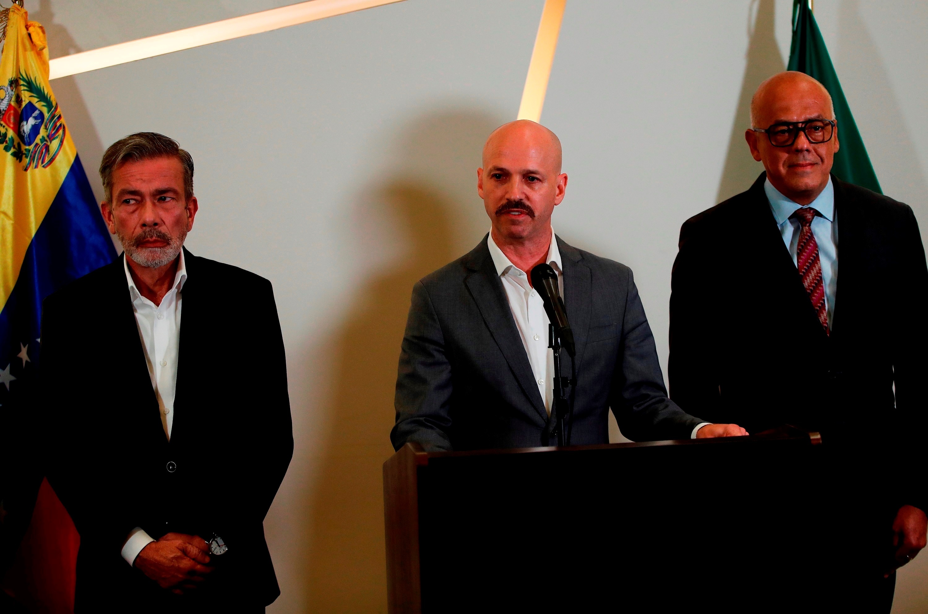 Diálogo venezolano concluye con condena al ataque xenófobo en Chile