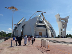 Abinader asiste a reinauguración del Santuario Cristo de Los Milagros