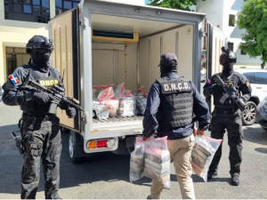Apresan a tres y ocupan 182 paquetes de presunta cocaína en Barahona