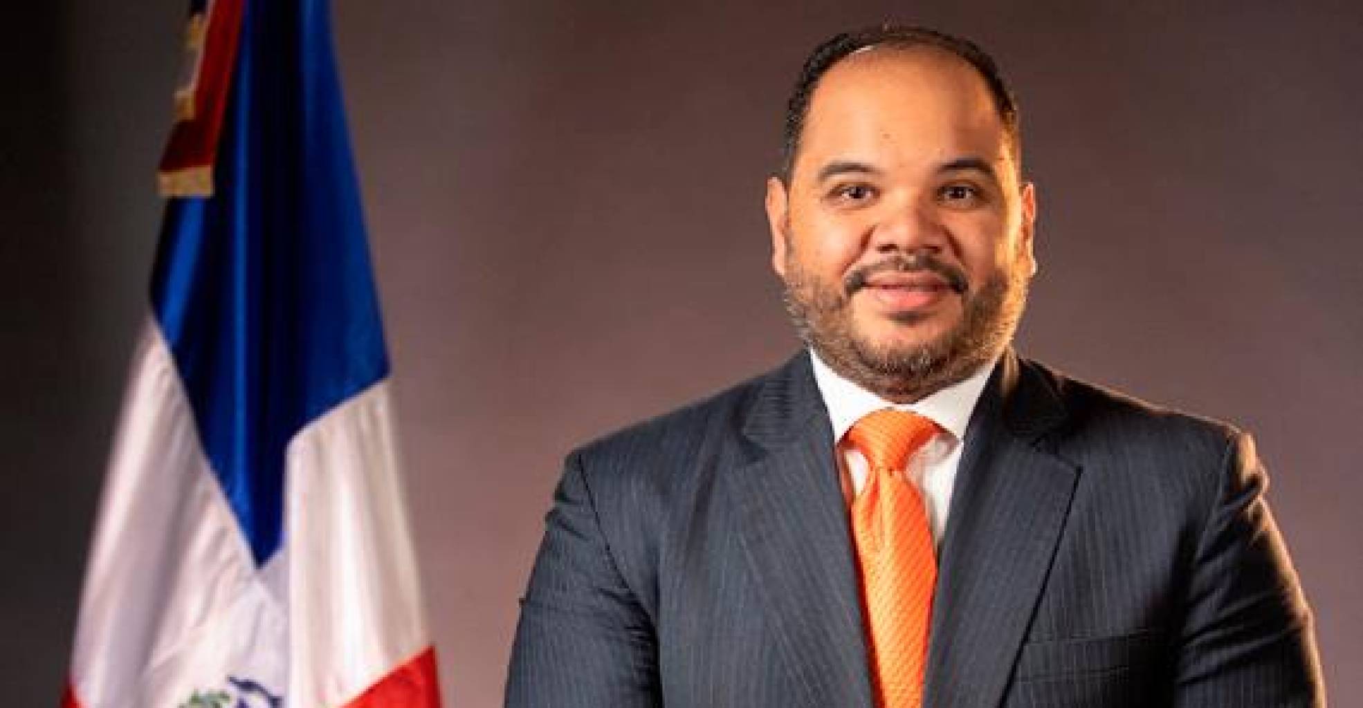 Defensor del Pueblo se querella contra director INPOSDOM