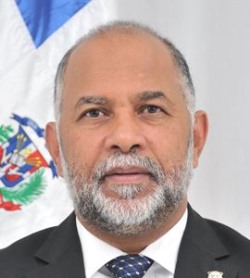 Eduardo Hidalgo denuncia desorden en concursos para docentes