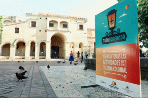 Presidente Abinader realiza recorrido por Zona Colonial