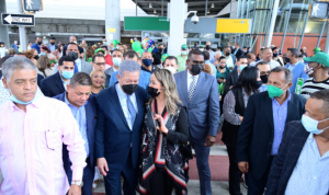 Leonel Fernández fue recibido en la ciudad de Nueva York, por decenas de seguidores y dirigentes de esta organización política