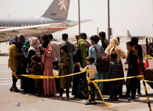 Cerca de 24.000 afganos han entrado ya en EEUU desde que comenzó la evacuación desde el aeropuerto de Kabul tras la toma del país por parte de los talibanes
