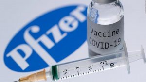 Estudio revela la eficacia de vacuna Pfizer decae 6 meses después 