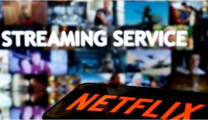 Usuarios reportaron que la plataforma de cine y entretenimiento vía streaming Netflix y Zoom registraron algunas sustanciales fallas este lunes
