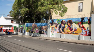 La Cooperativa La Altagracia hizo entrega de tres murales al Liceo Onésimo Jiménez de la comunidad de Los Pepines, provincia Santiago