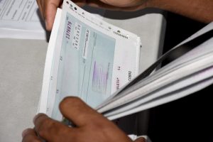 IAD e INDRHI devuelven más de 4MM en cheques no cobrados