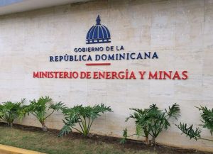 La coordinadora Nacional Popular protestó frente a Energía y Minas en rechazo a los supuestos intentos de privatizar la planta a Punta Catalina