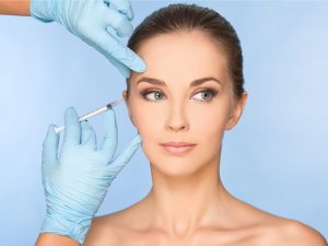 Inglaterra prohíbe el bótox y rellenos dérmicos para menores de 18 años