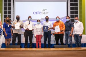 Edesur firma pacto corresponsabilidad social con comunidades de Baní
