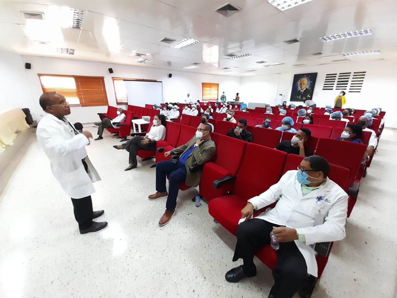 Concluye semana de conferencias por 70 años del Hospital Gautier
