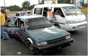 Rechazan posible aumento del pasaje por alza de combustibles