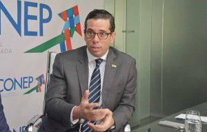 Podrían suspender a empleados que no presenten tarjeta de vacunación