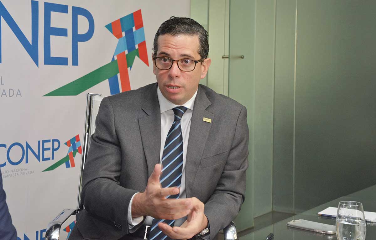 Podrían suspender a empleados que no presenten tarjeta de vacunación