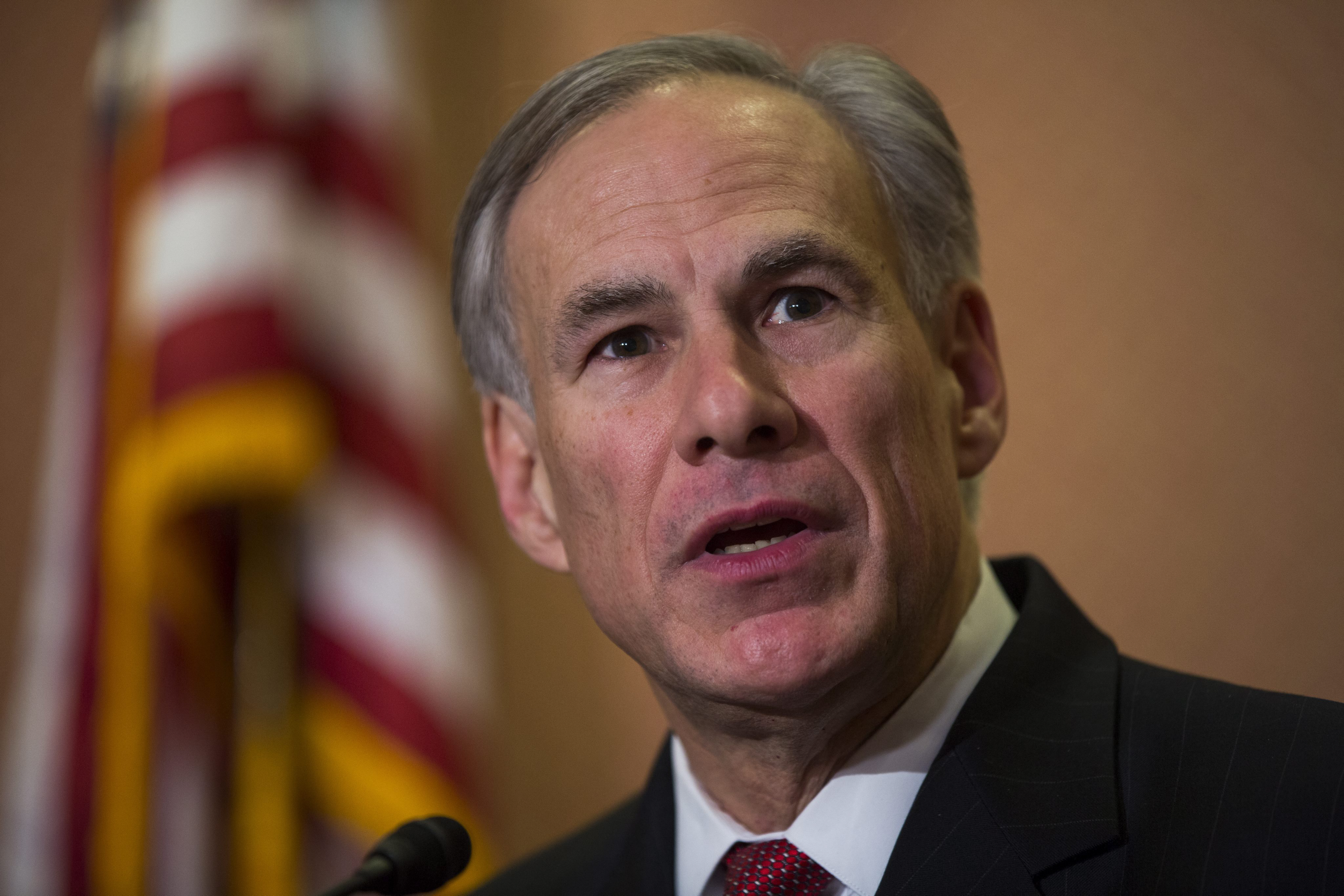Texas desafía a Biden y contradice orden de vacunar a sus empleados
