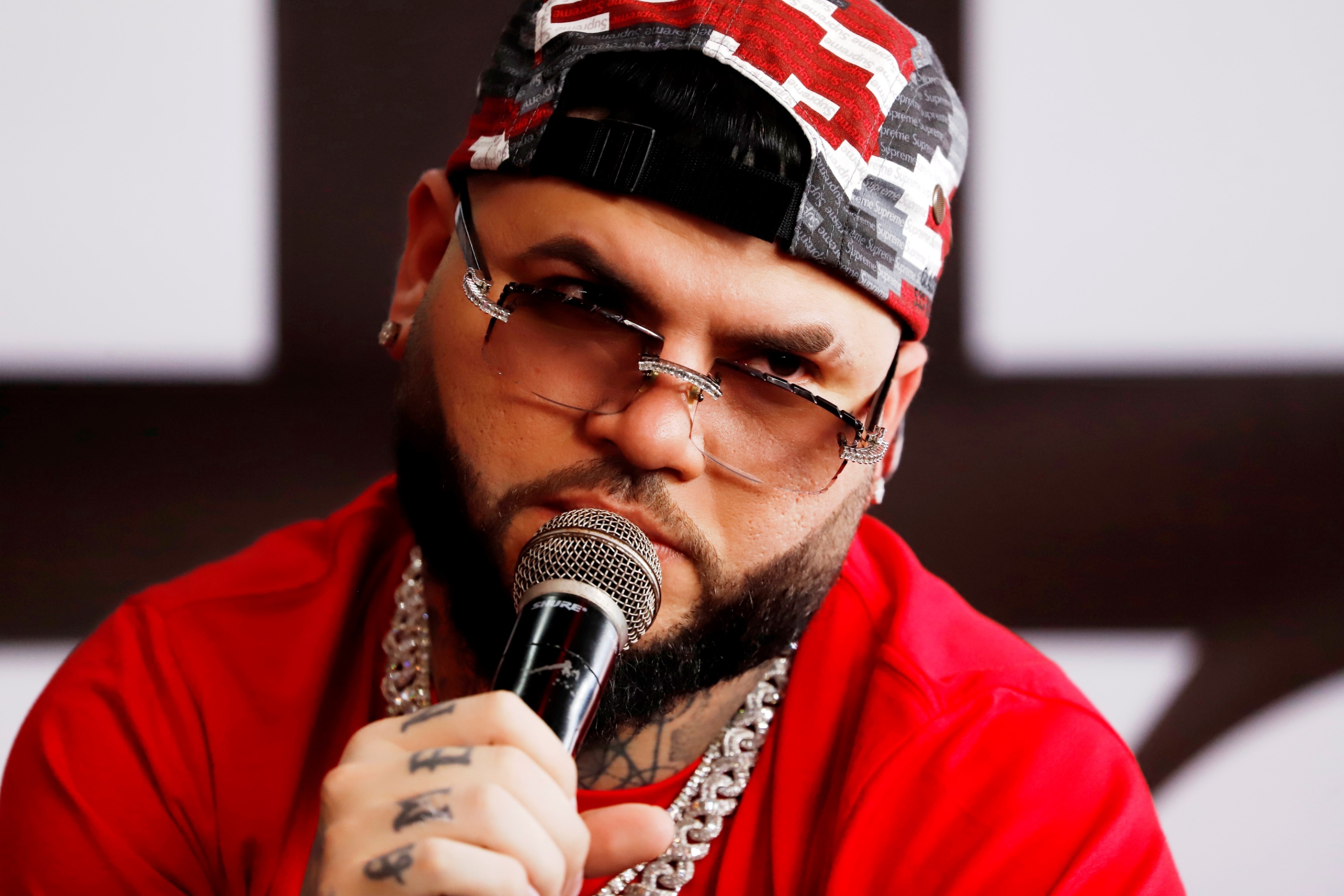 Farruko lanza videoclip de "Baja Cali", inspirado en corridos tumbados