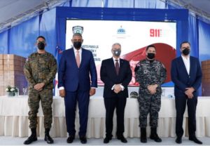 Sistema 9-1-1 hace entrega formal de 500 Car Kits a la Policía Nacional