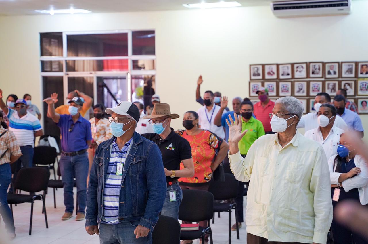 Juramentan Comité Pro Construcción de Industria de Sal en Montecristi