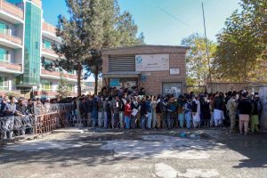 Los talibanes reanudarán entrega de pasaportes en provincias afganas