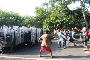 La caravana migrante choca con la Guardia Nacional de México en Chiapas
