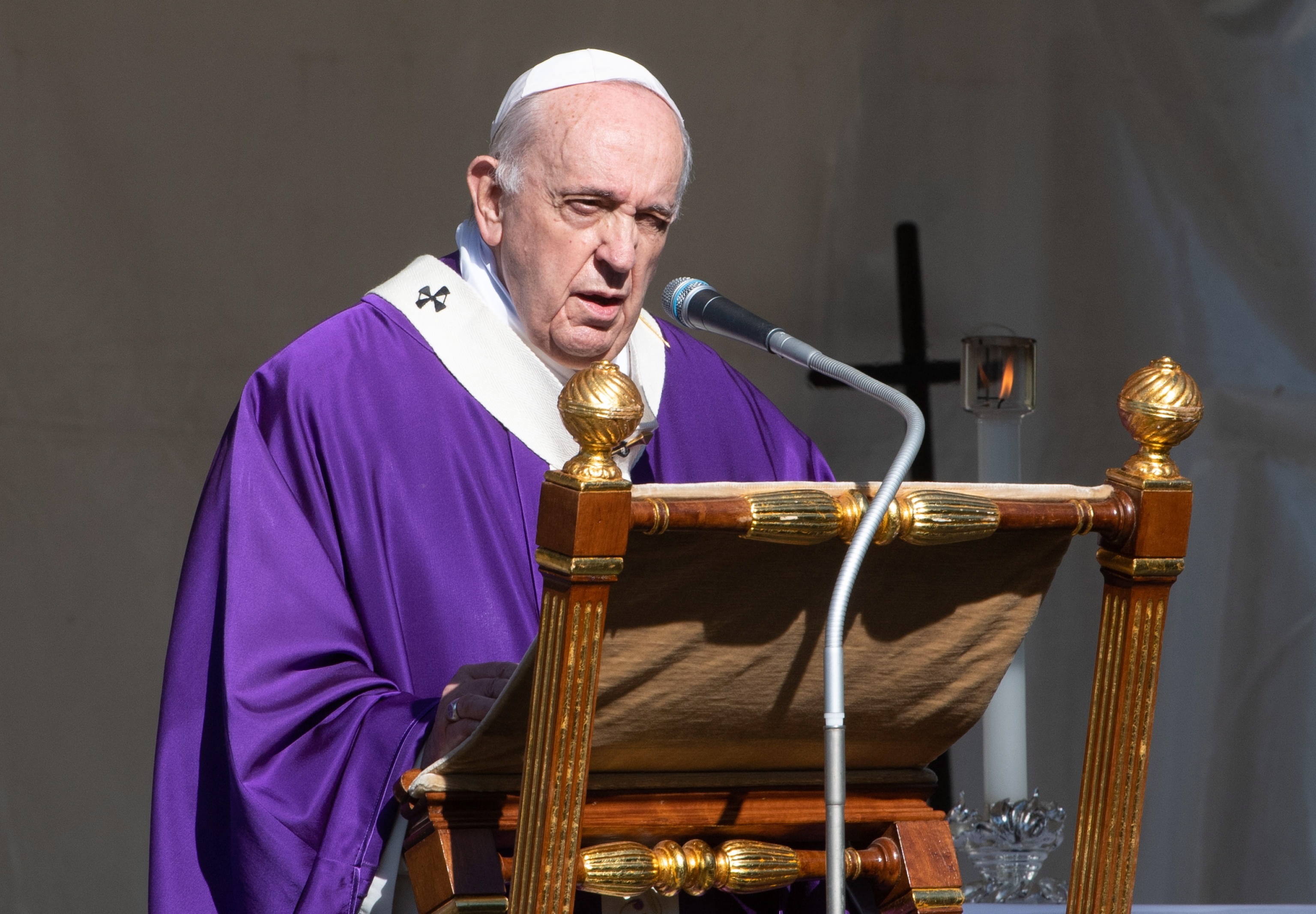 El papa critica afán lucro que lleva a explotación laboral infantil