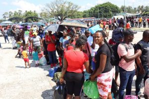 Haitianos en México presionan para que les permitan moverse libremente
