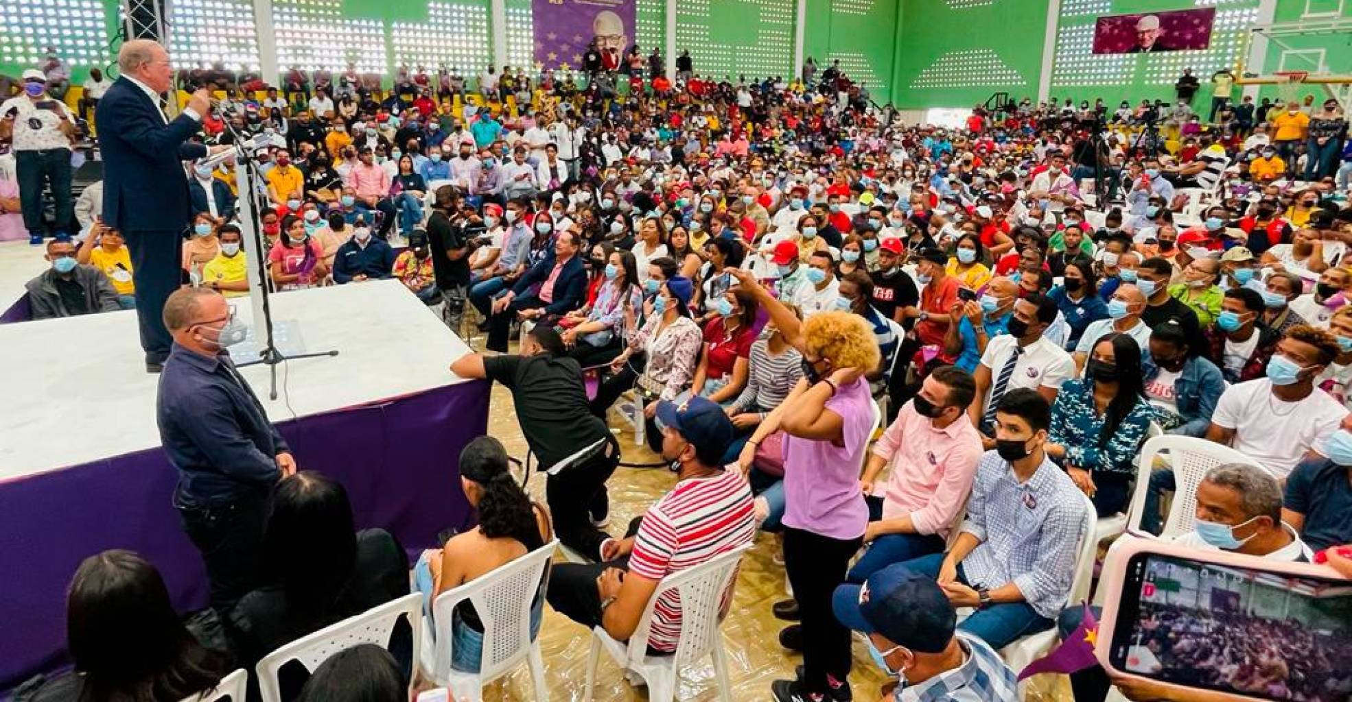 Oficialismo dice Danilo Medina debería sentir vergüenza de corrupción