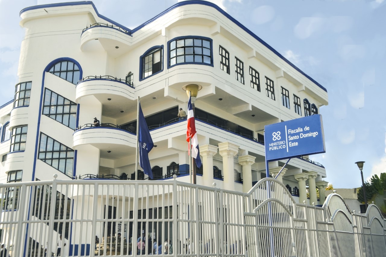 Fiscalía SDE desarticula red de estafa vinculada a robo de RD$27MM