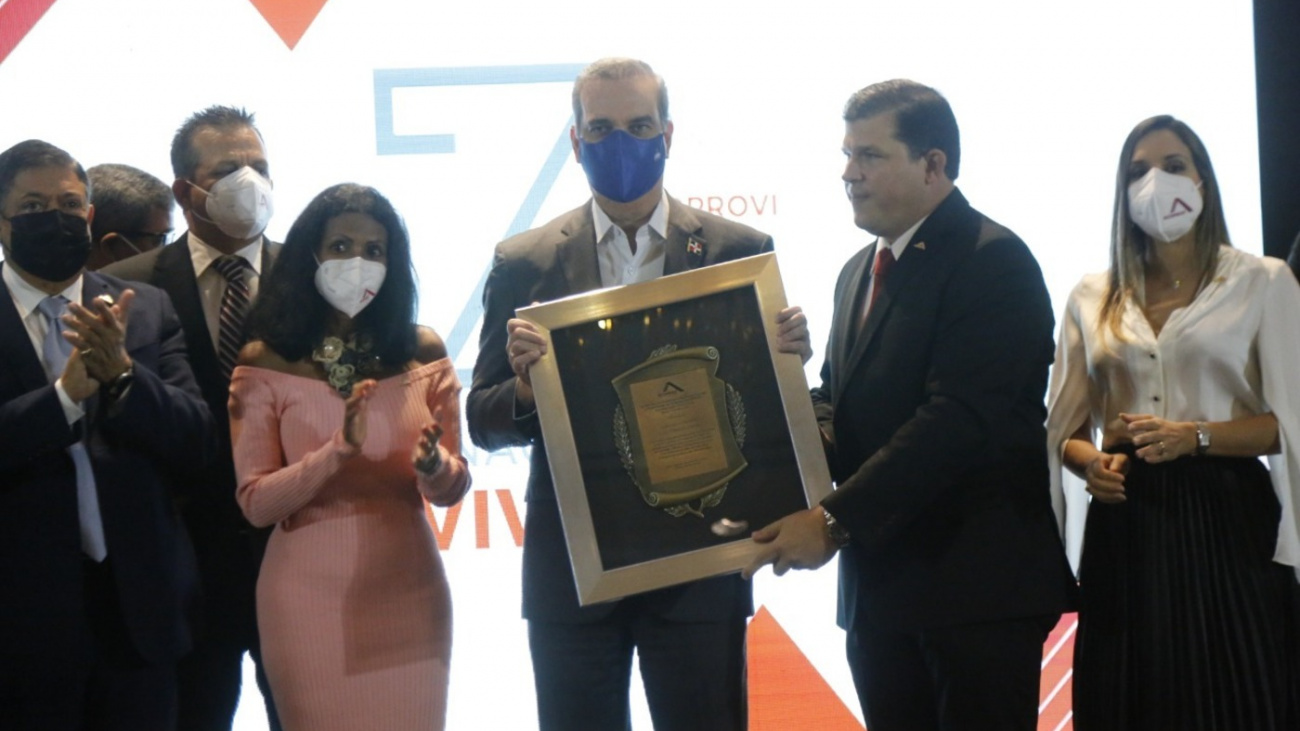 Abinader anuncia ventanilla única de construcción para trimestre 2022