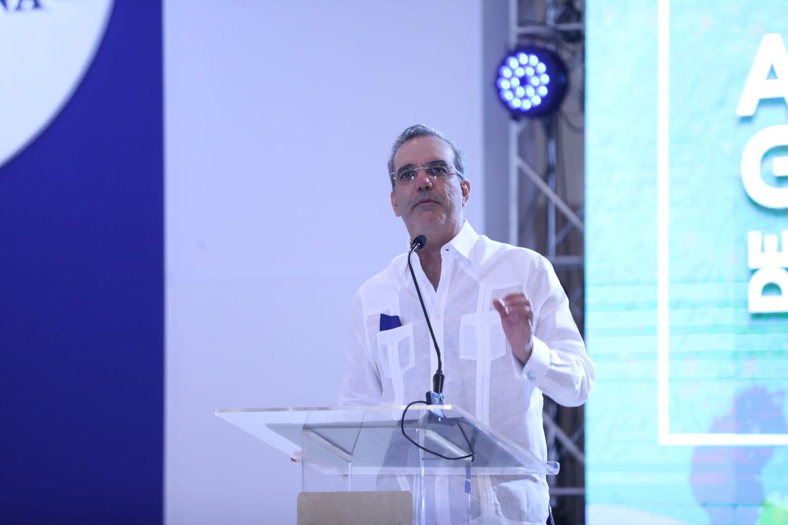 Presidente Abinader anuncia apoyo a los municipios por RD$ 4 MM