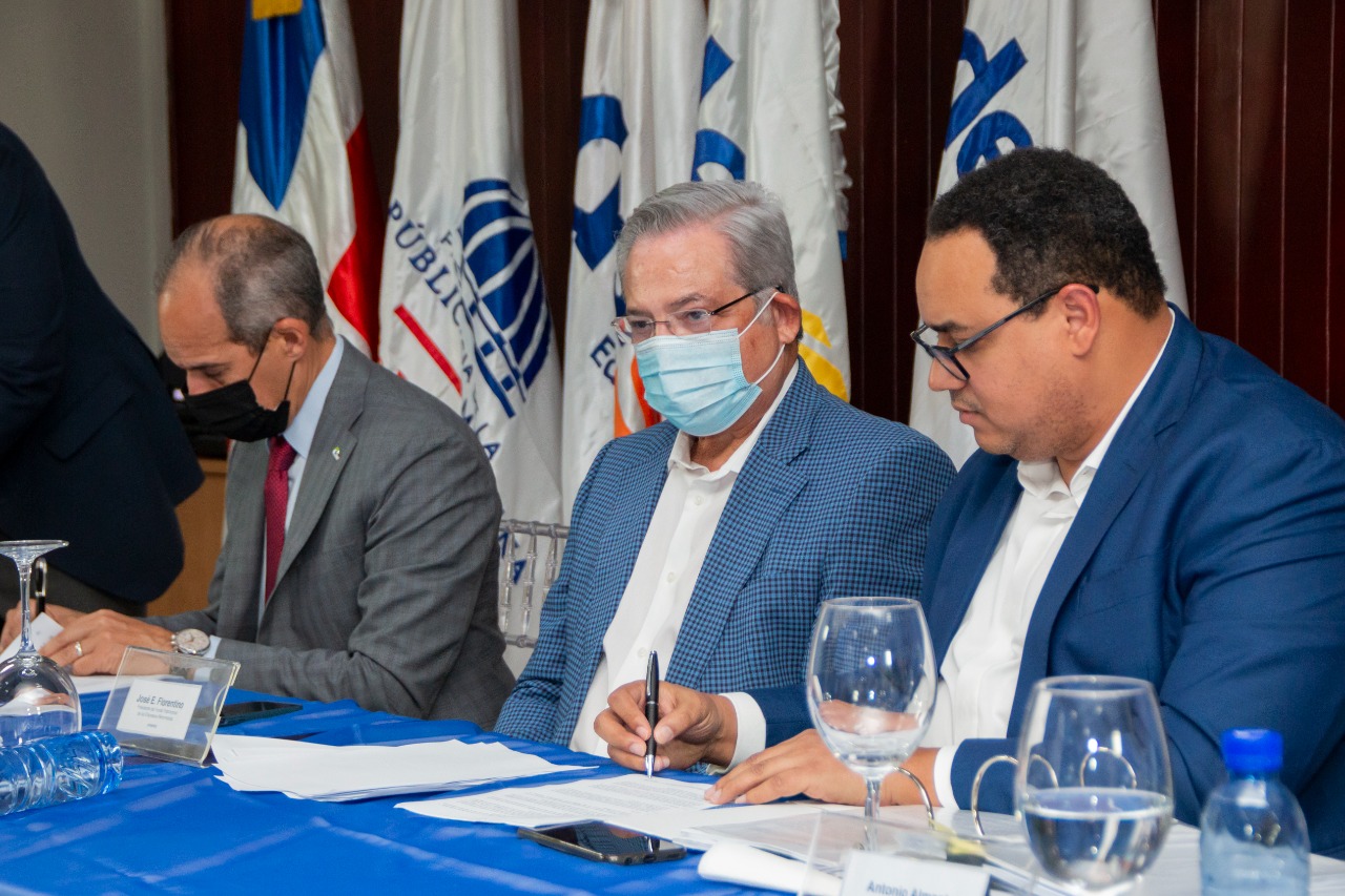 Consejo de las EDE suscribe acuerdos de energía renovable