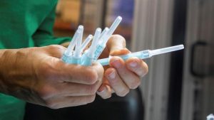 OMS alerta sobre posible escasez de jeringas en 2022 por el Covid-19