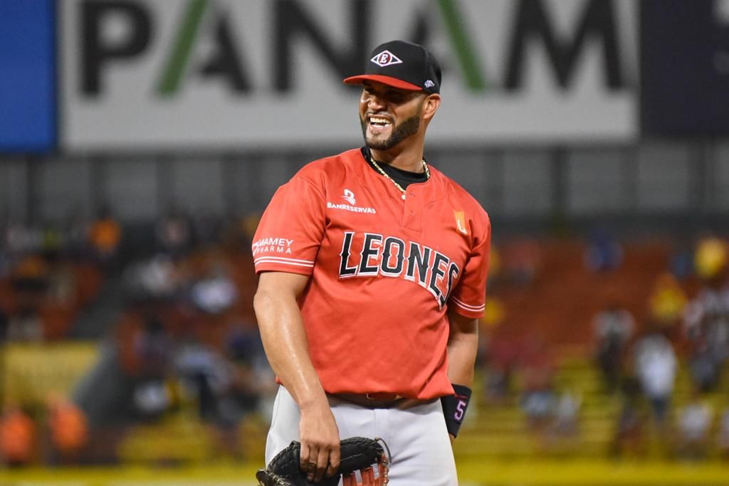 Albert Pujols dos hits en victoria Escogido sobre Águilas