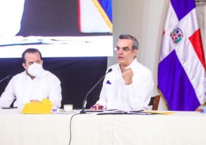 
Abinader recibe a 114  juntas de vecinos de El Seibo 