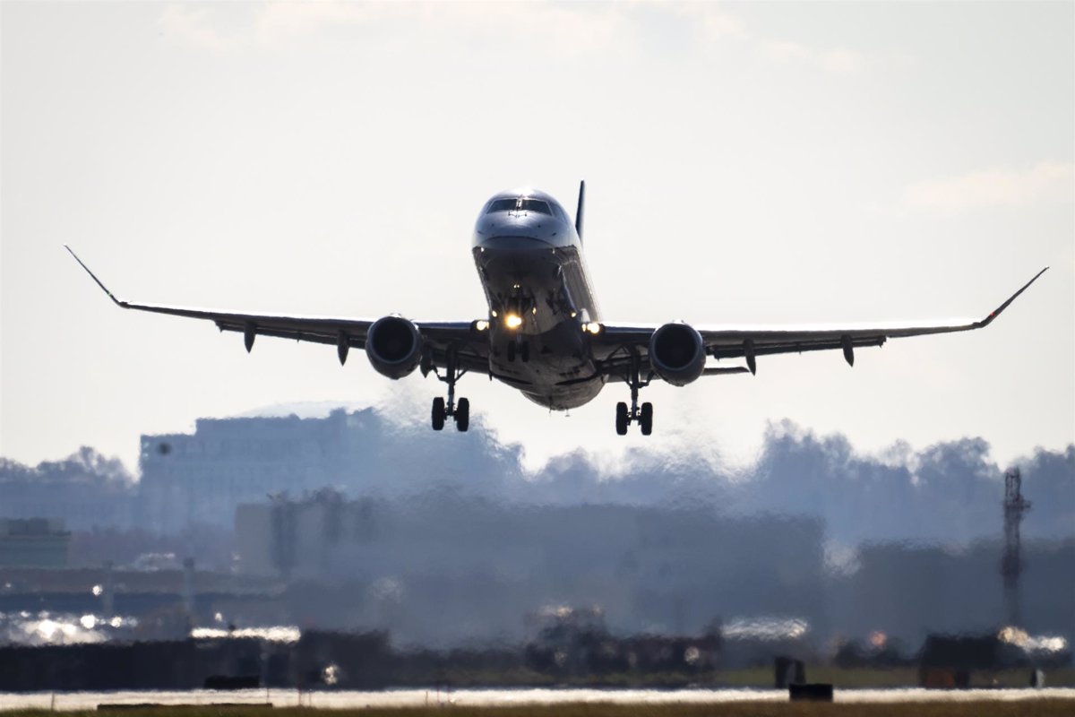 EEUU supera 2,3 MM de tráfico aéreo tras marcar el mínimo por pandemia