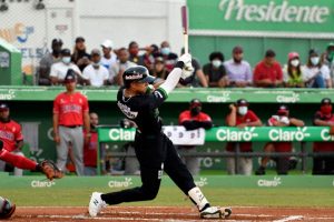 Jeremy Peña debutó el sábado seis de noviembre con cuatro hits en cinco turnos, incluyendo jonrón, que fue clave en la victoria de las Estrellas