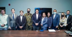La plataforma de servicio de transporte Uber acordó con el Gobierno dominicano registrarse como empresa proveedora de esos servicios