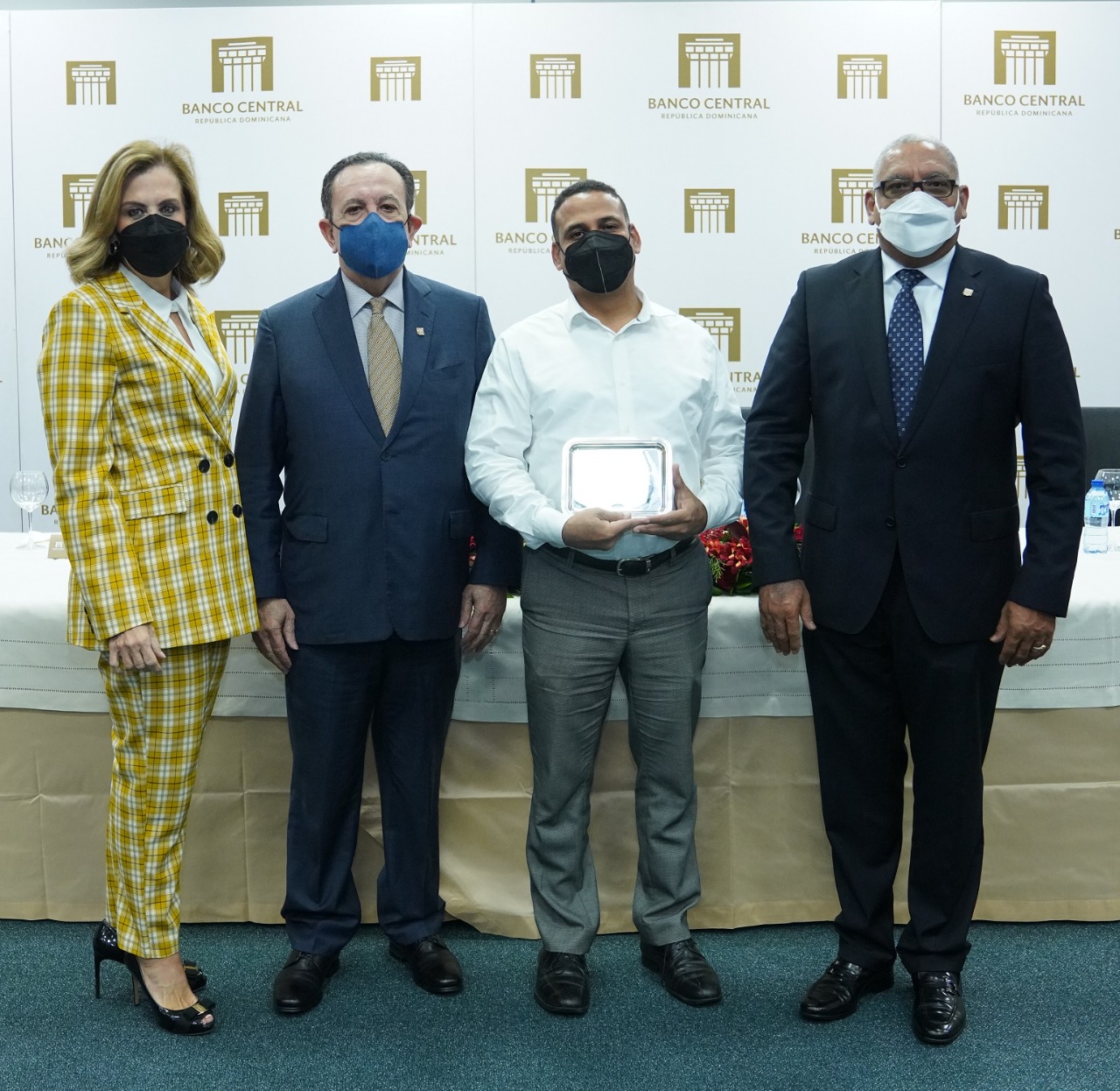 Banco Central entrega premios del Concurso Anual de Economía