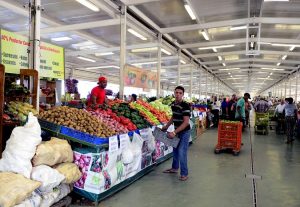 Pese a doble sueldo, inflación amenaza con mermar flujo comercial
