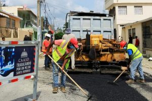 La CAASD concluyó varias intervenciones y ejecutó los trabajos de asfalto en las calles de varios sectores del municipio Santo Domingo Norte