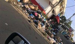 Denuncian cúmulo de basura y agua estancada en aut. Duarte