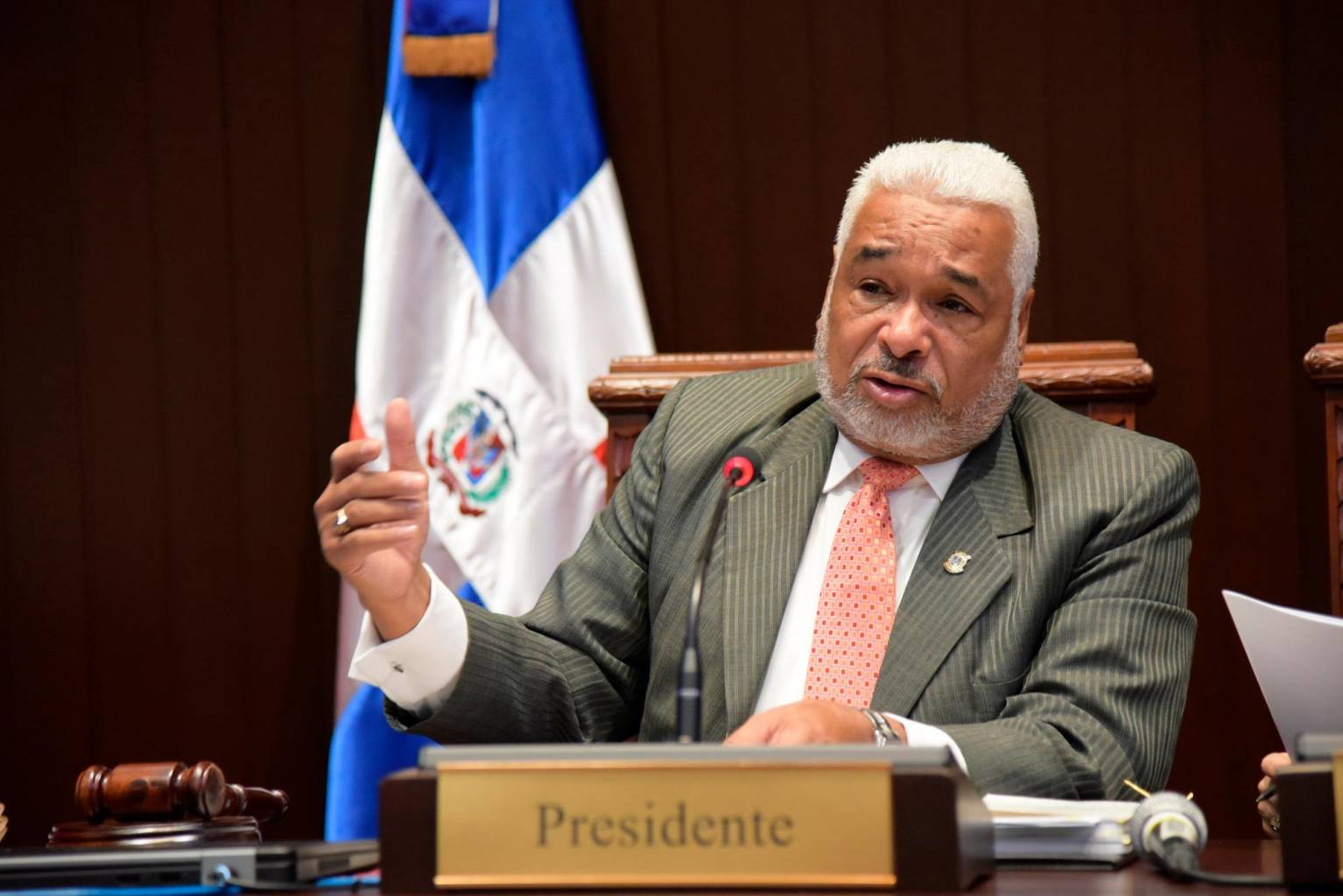 Camacho rechaza nieguen atención médica a parturientas haitianas