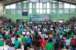 El presidente de la Fuerza del Pueblo, Leonel Fernández, juramentó este domingo a 35 expresidentes de Comités Intermedios del PLD