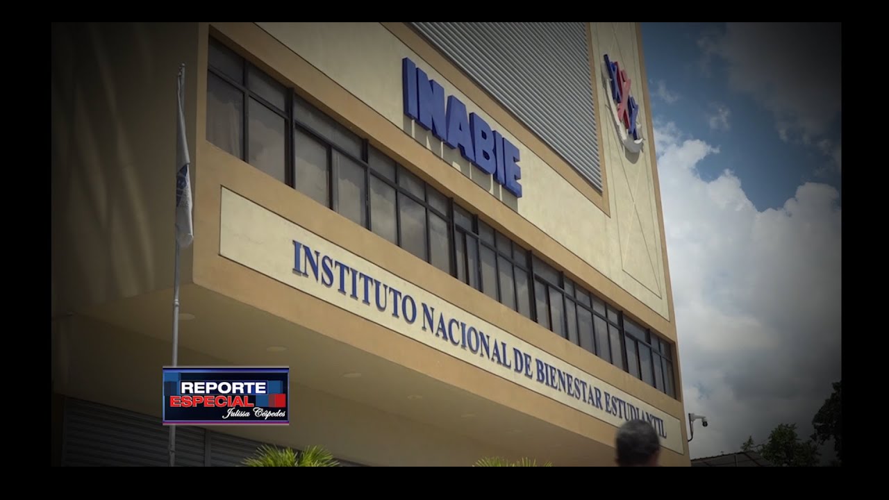 Director legal inmobiliario de Educación con contrato almuerzo escolar