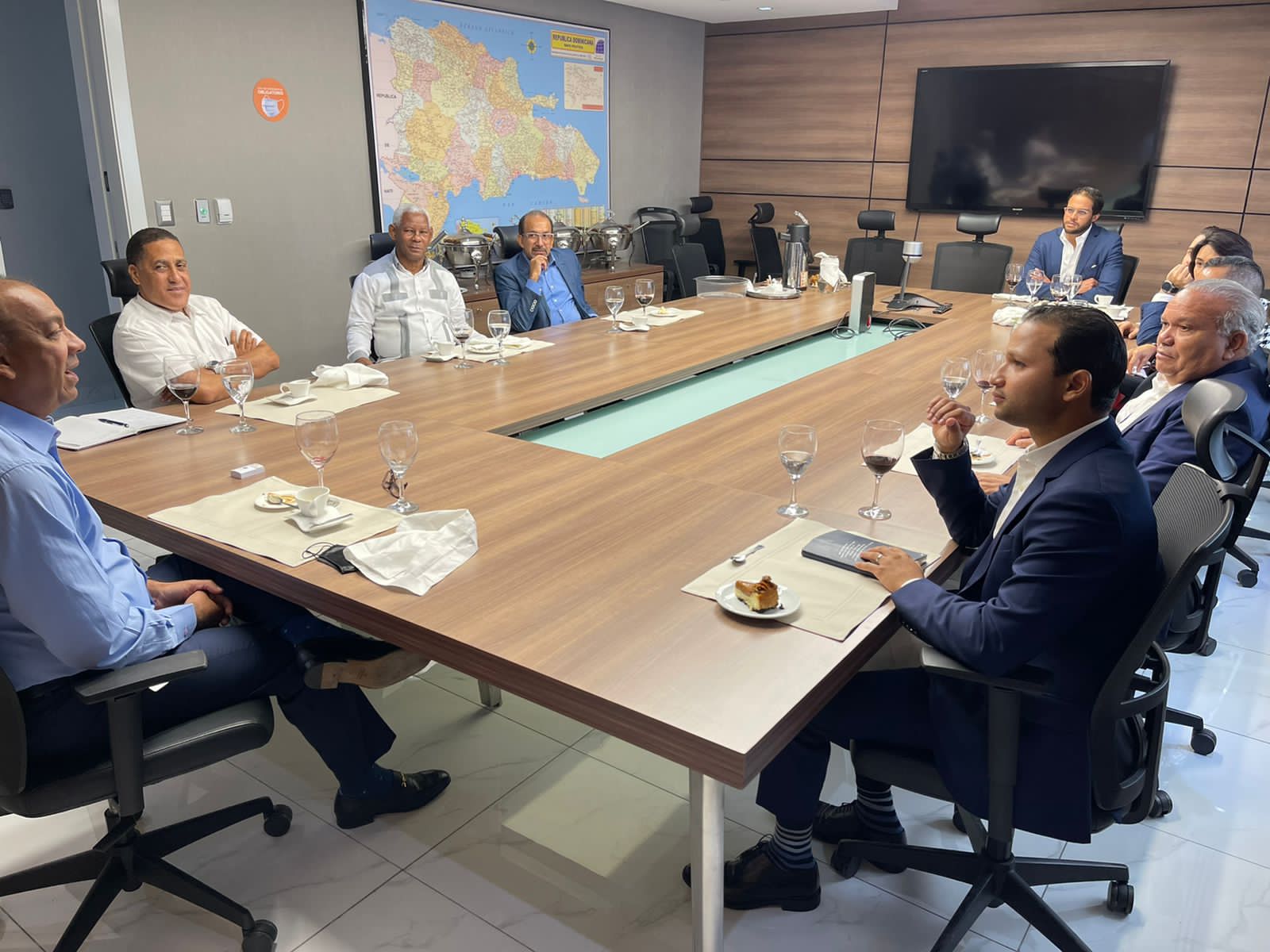 Nueva administración de ANPRAS se reúne con ministro de Obras Públicas