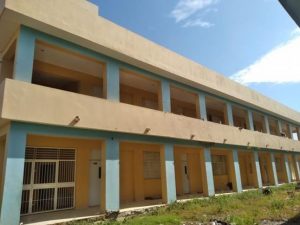 Haitianos ocupan politécnico abandonado en Moca con aval de ingenieros