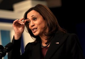 Kamala Harris hizo historia durante 85 minutos al convertirse en la primera mujer en ocupar durante un 