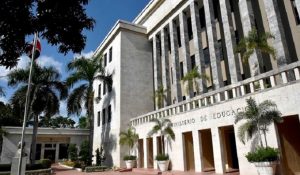 Editora denuncia de irregularidades en adjudicación de libros digitales en Educación