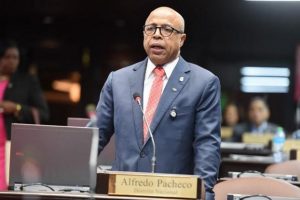 Pacheco urge agilizar proyecto verja fronteriza ante posible estallido